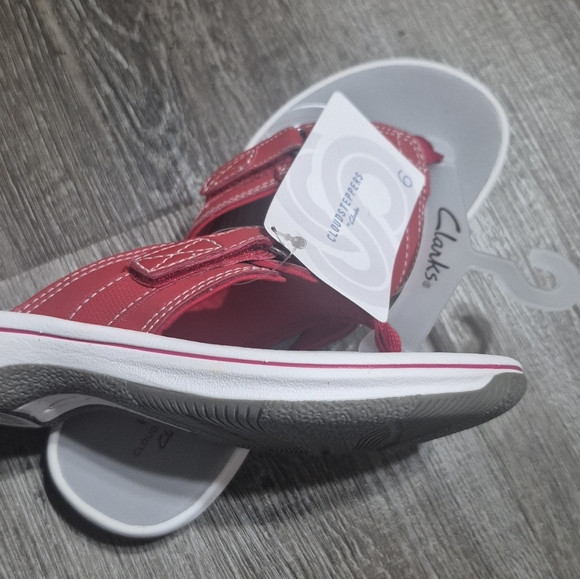 Clarks Women's Size 6 Red Flip Flops - Picture 3 of 10
